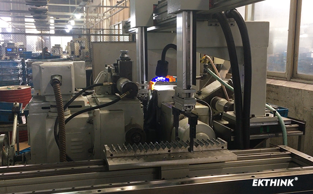 自動上下料機器人,無心磨床連線方案(圖2) 無心磨床機械手連線方案